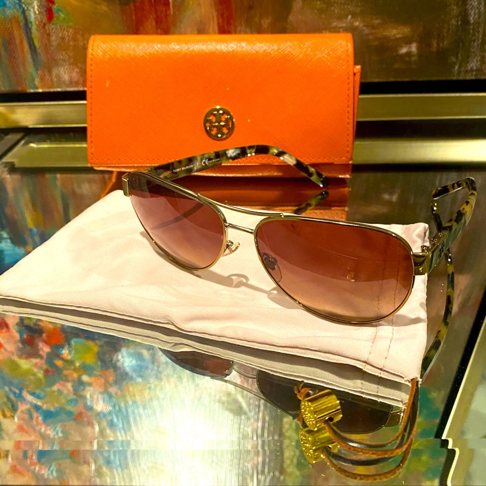 .Tory Burch sunglasses